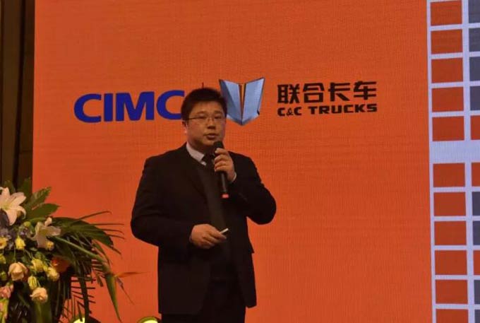 聯(lián)合卡車營銷公司副總經(jīng)理陳剛?cè)鹤髀?lián)合卡車產(chǎn)品介紹
